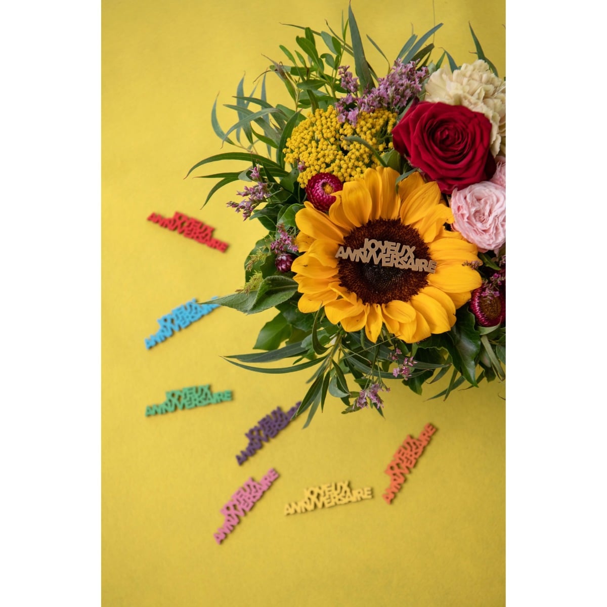 Déco à parsemer en bois - Joyeux Anniversaire Multicouleur