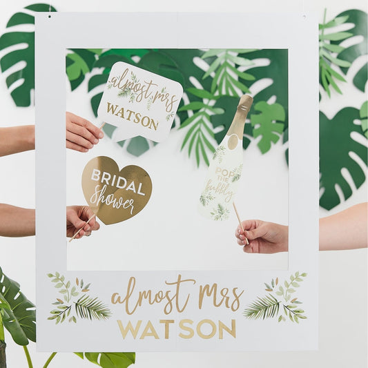 Cadre photo Personnalisé "Almost Mrs"