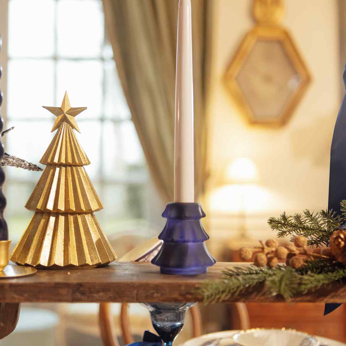 Sapin avec étoile en résine - Paillettes Or (21,5cm)