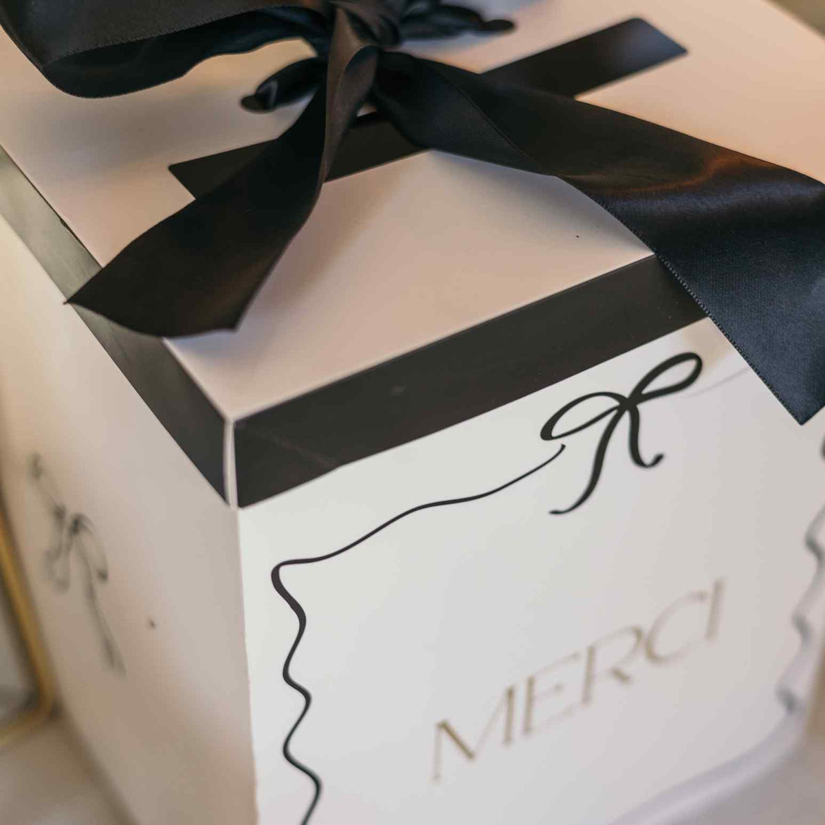 Urne Merci Black & White Blanc, Noir et Or (21x25x21cm)