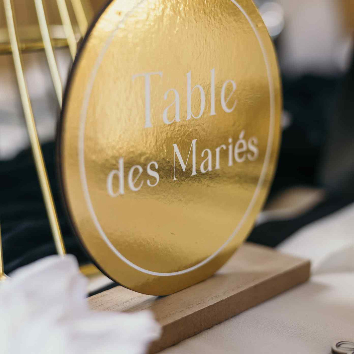 Centre de Table "Table des Mariés" Bois Or Ø12,5cm sur Socle