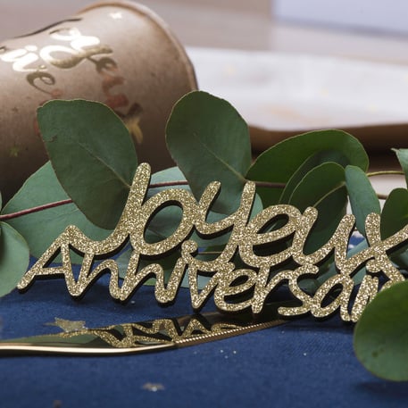 Confetti en bois Joyeux Anniversaire Paillettes or (4pcs)