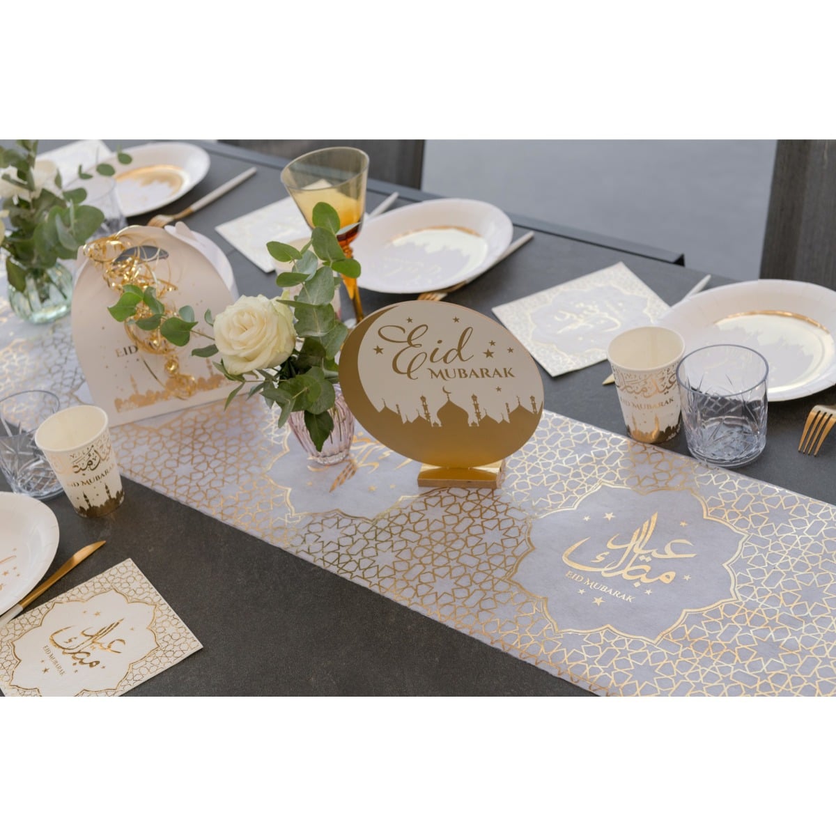 Chemin de table Eid Mubarak doré
