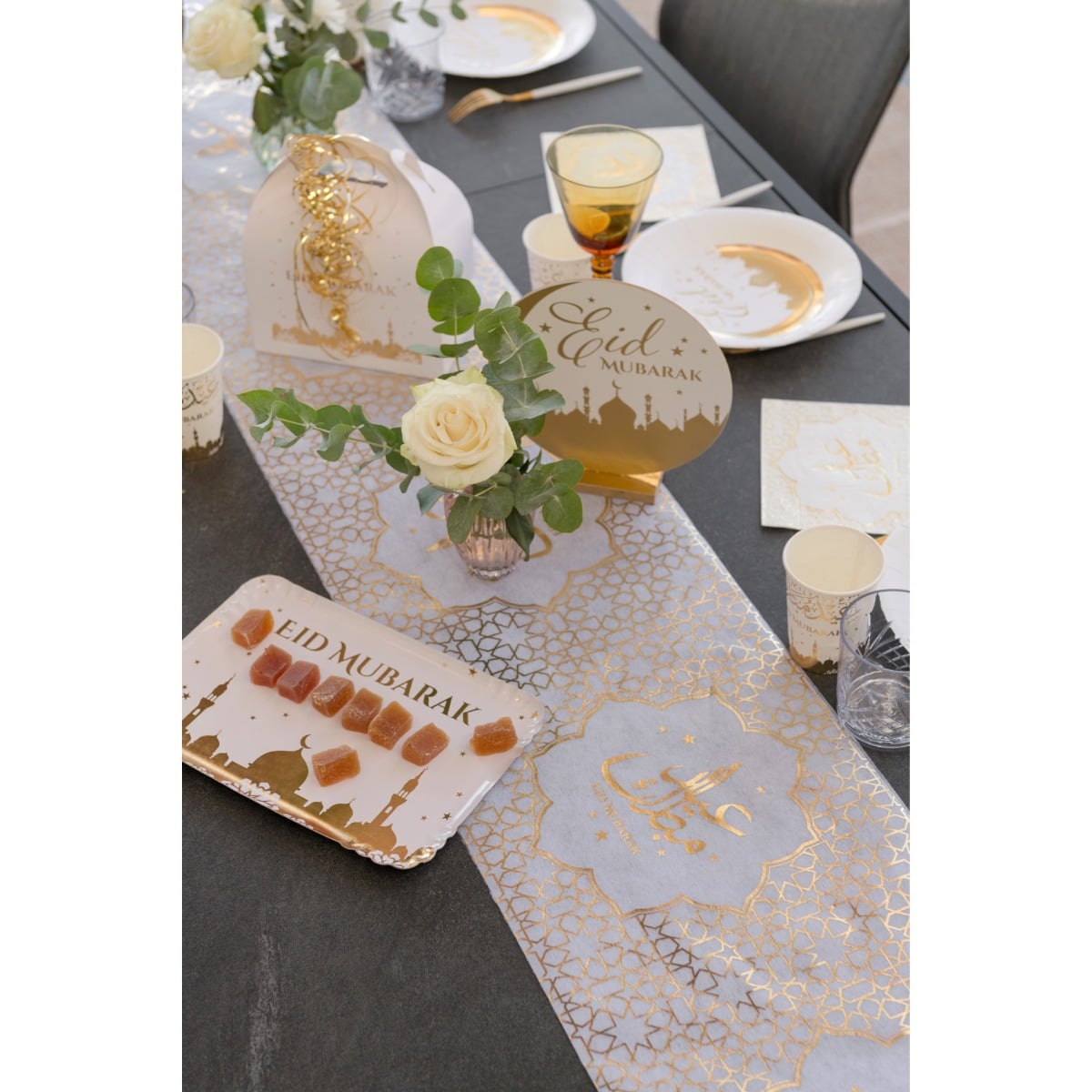 Chemin de table Eid Mubarak doré