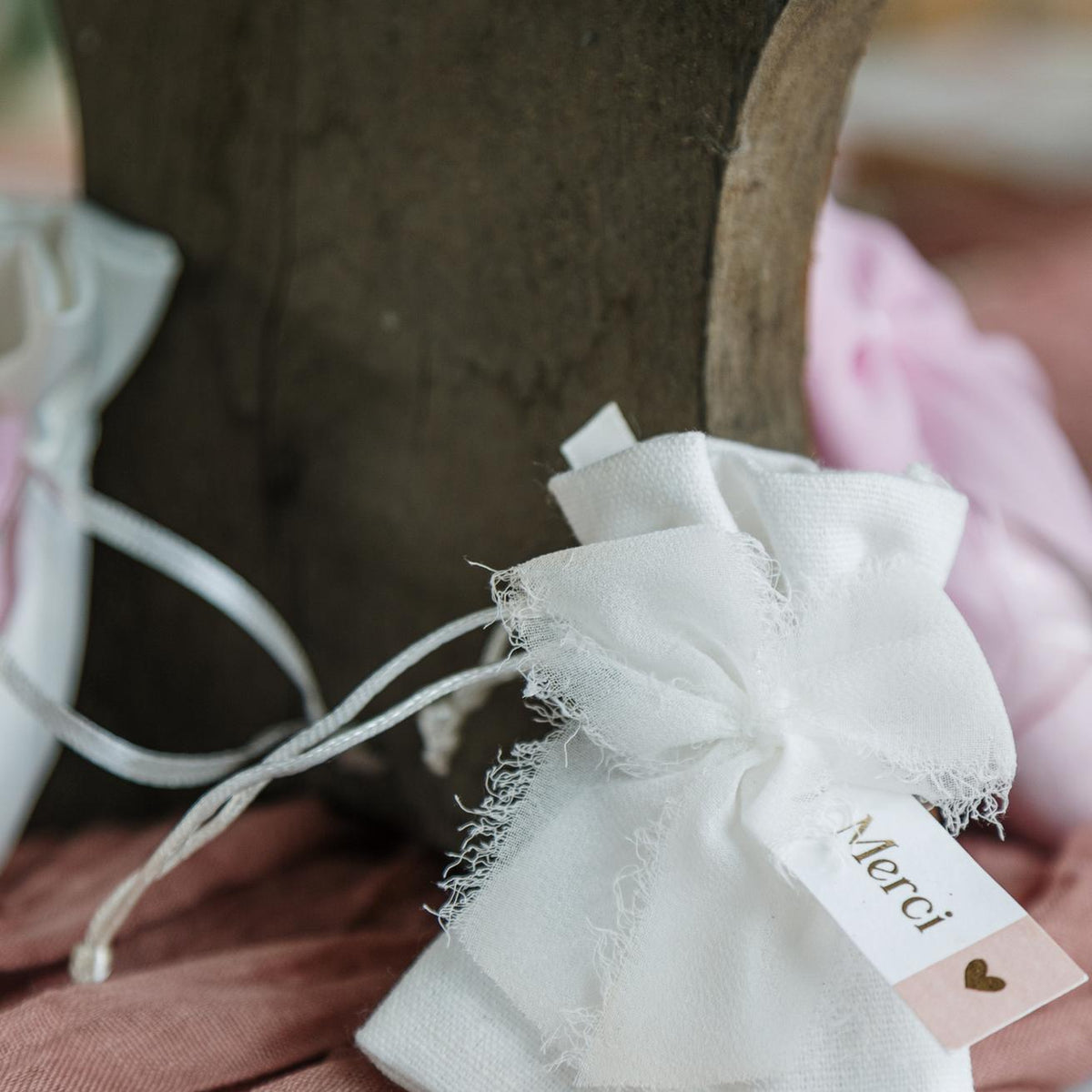 Étiquettes Merci Blanc et Or avec ruban satin (10pcs)
