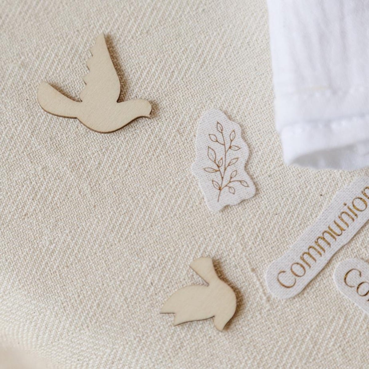 Confettis en bois - Colombes (24pcs)
