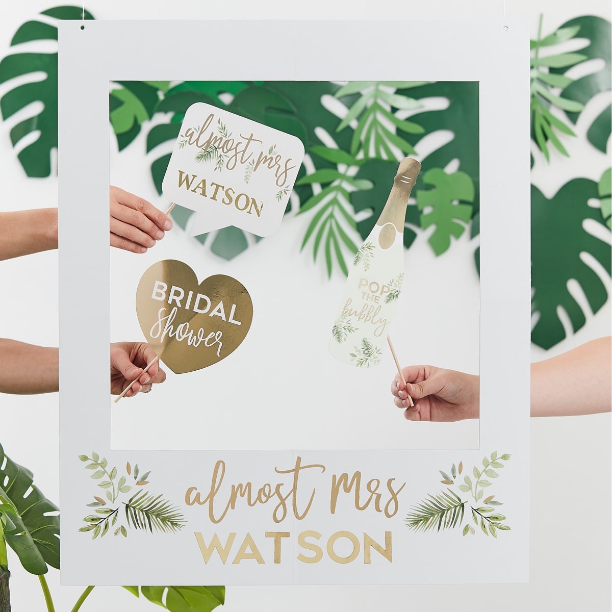 Cadre photo Personnalisé "Almost Mrs"