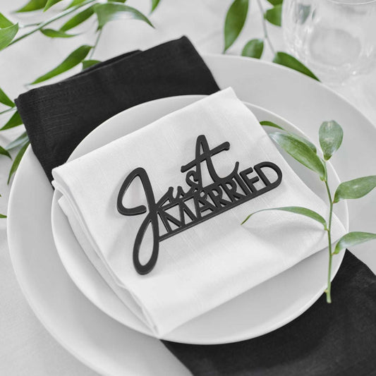Déco de table en bois noir - Just Married