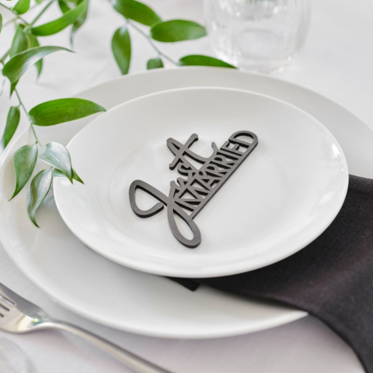 Déco de table en bois noir - Just Married