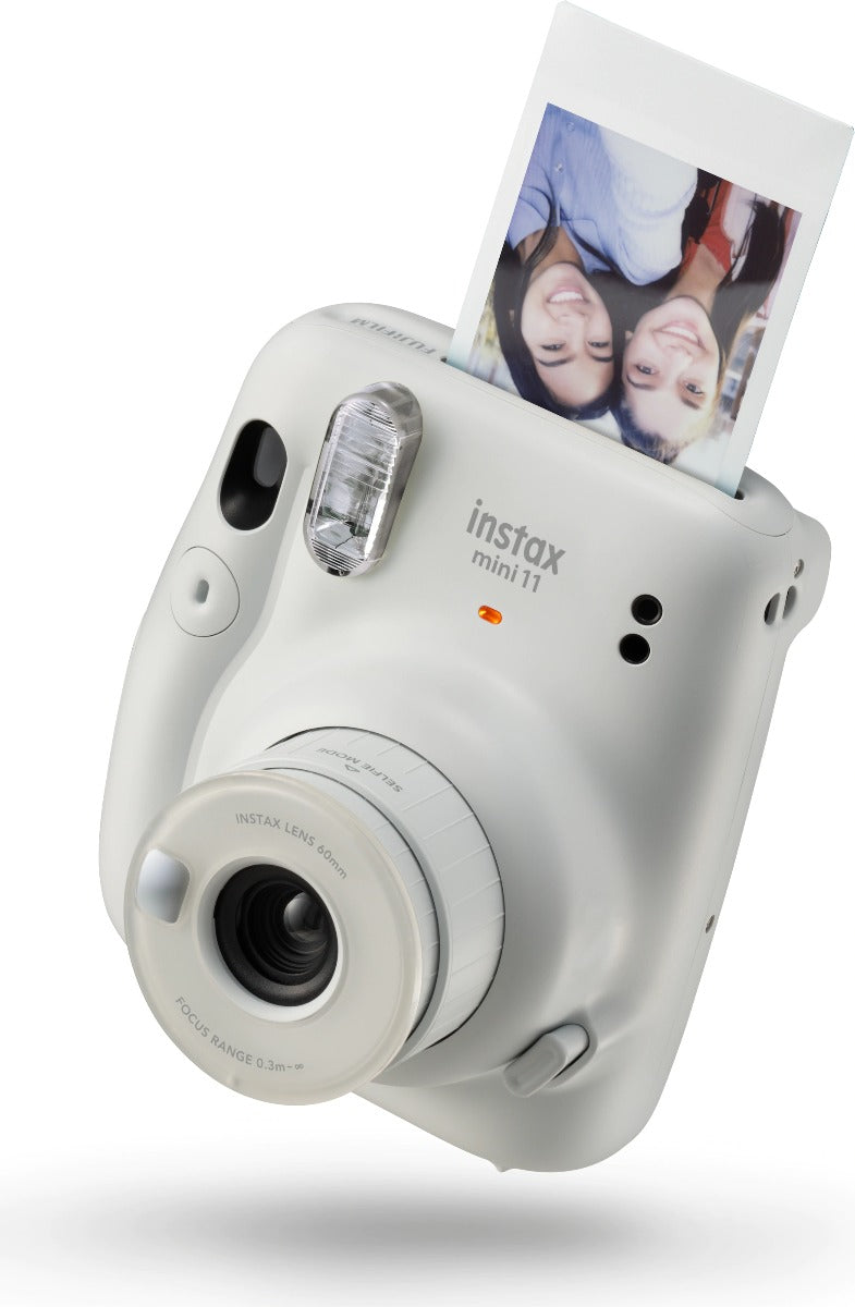 Fujifilm Instax Mini 11 - Ice White (location)