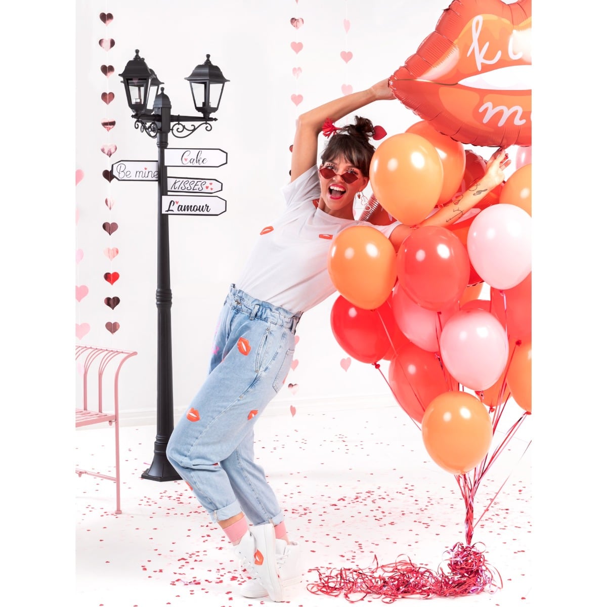 Confettis cœurs rouge en papier