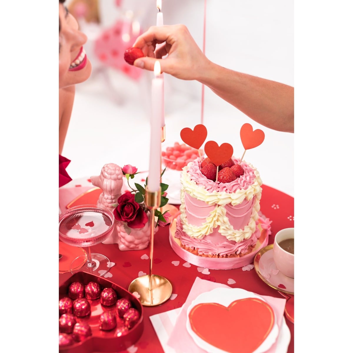 Confettis cœurs rouge en papier