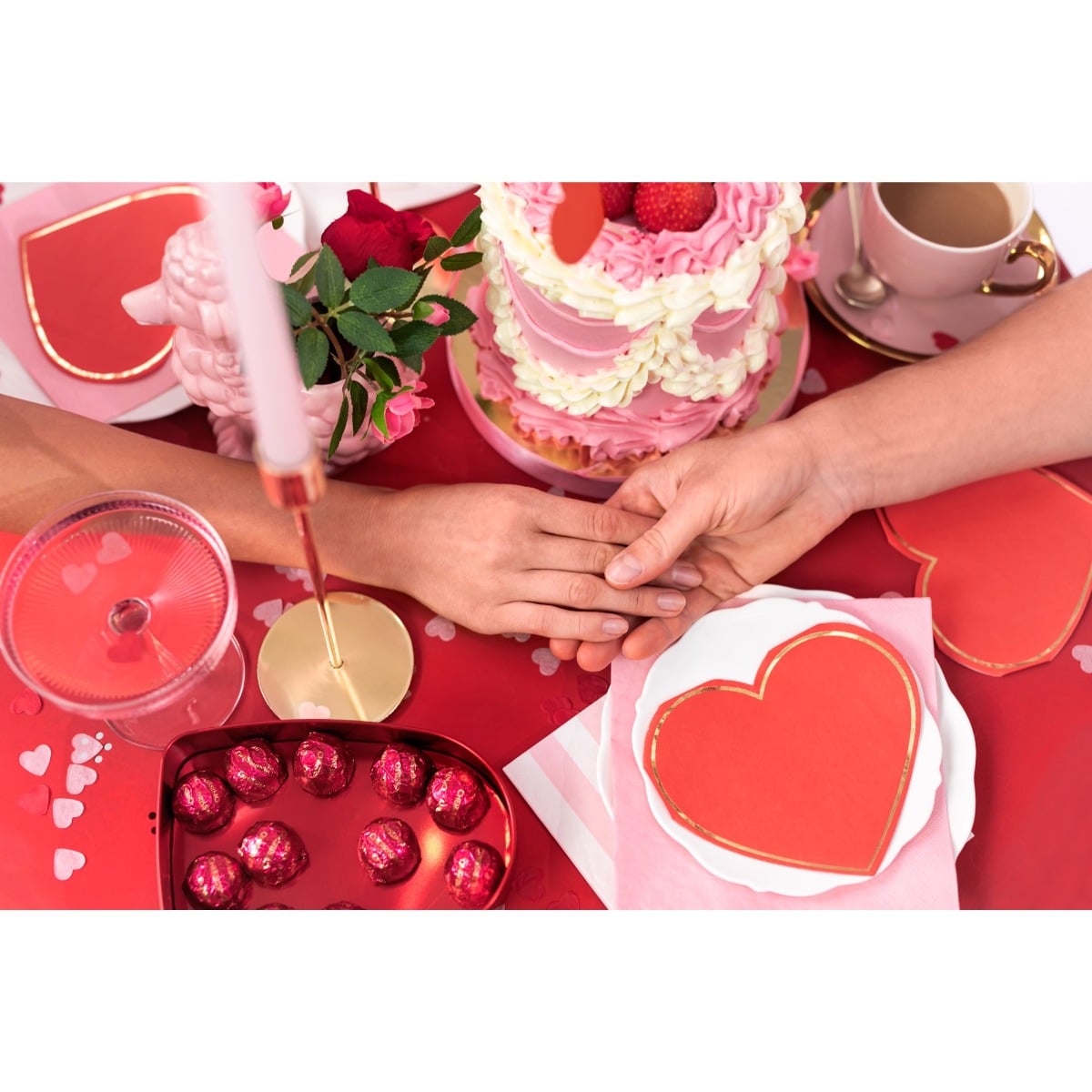 Confettis cœurs rouge en papier