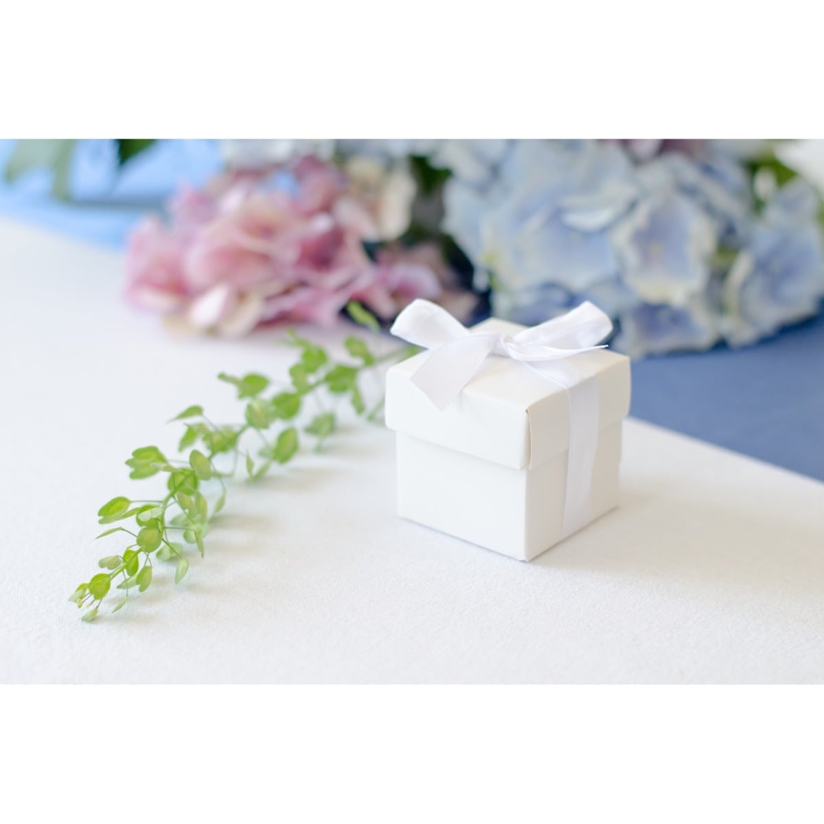 Boite à dragées blanc avec ruban (10pcs)