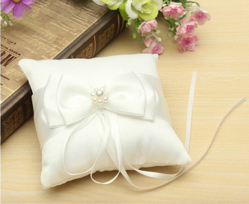 Coussin pour alliances - Noeuds et perle