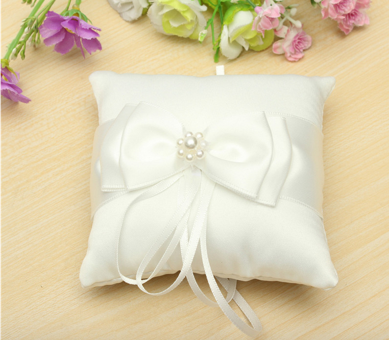 Coussin pour alliances - Noeuds et perle